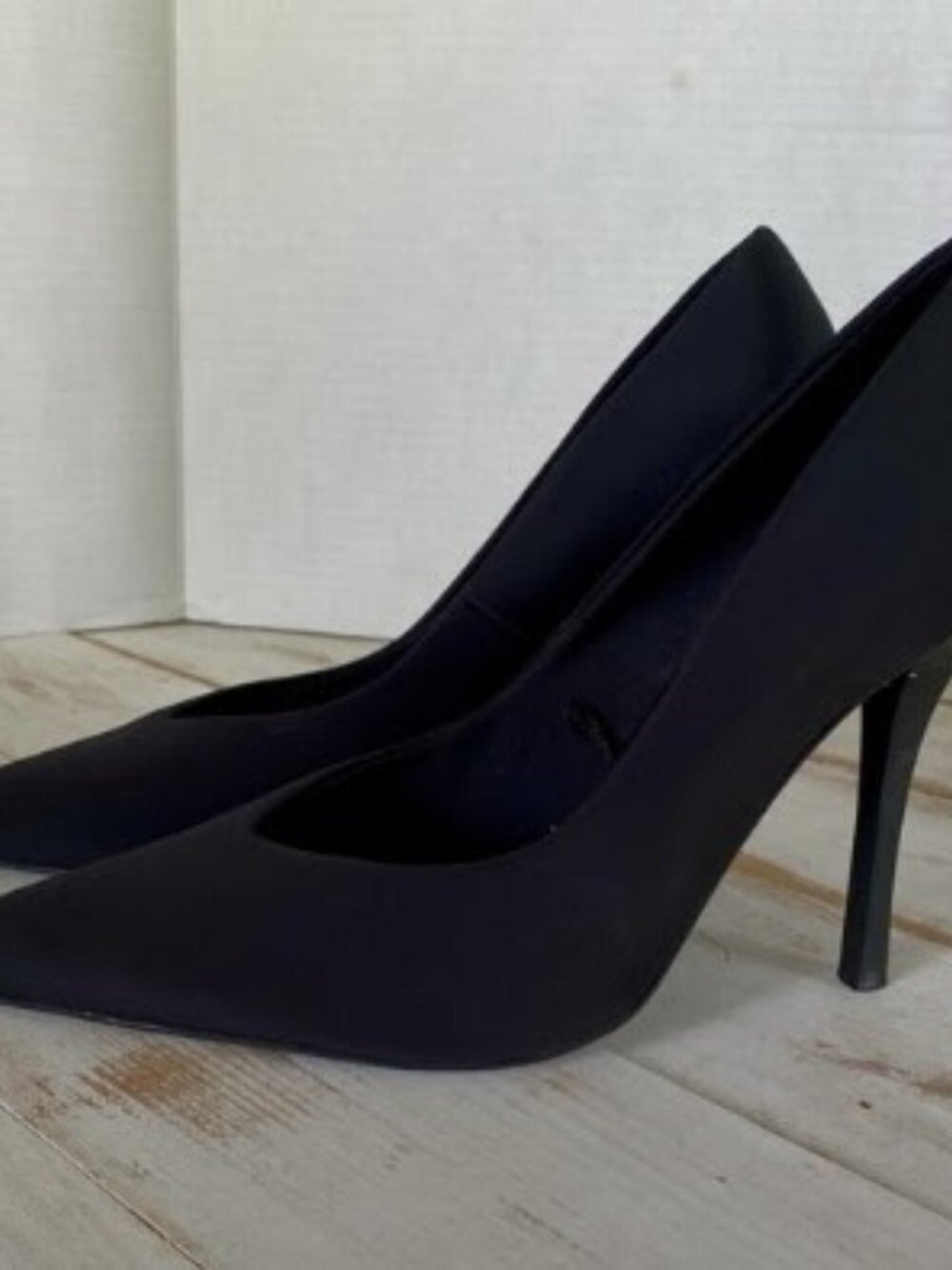 ZARA Black Pointed Toe Heels Size 8